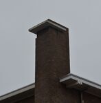 De ingangspartij met de monumentale schoorsteen.
<br/>
Richard Keijzer, 2014-10-30